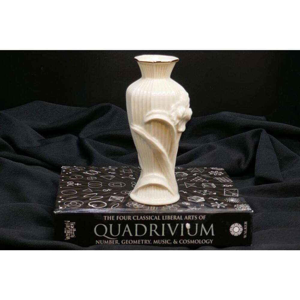 Lenox Vintage Iris Bud Vase with Gold Line Trim Ivory Cream